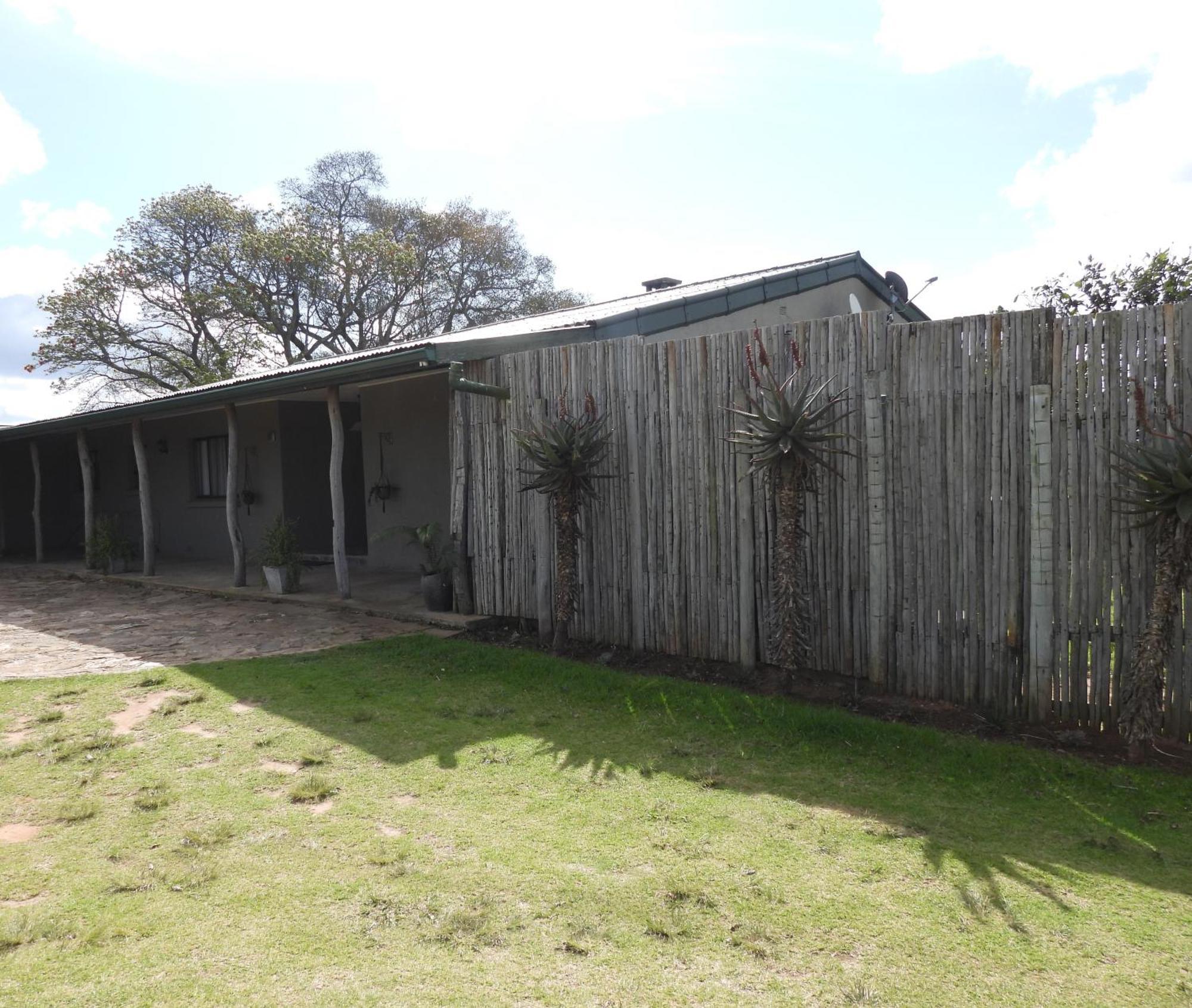 The Ranch House At African Safari Lodge Граъмстаун Екстериор снимка